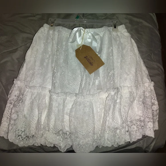 White Floral Lace Ruffle Skirt - Picture 7 of 8